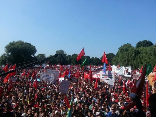 You are currently viewing Warum Erdoğan selbst notorische Demo-Muffel mobilisieren kann
