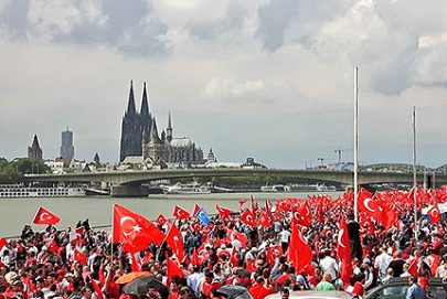 Doppelmoral und zweierlei Maß für Türkischstämmige nicht hinzunehmen
